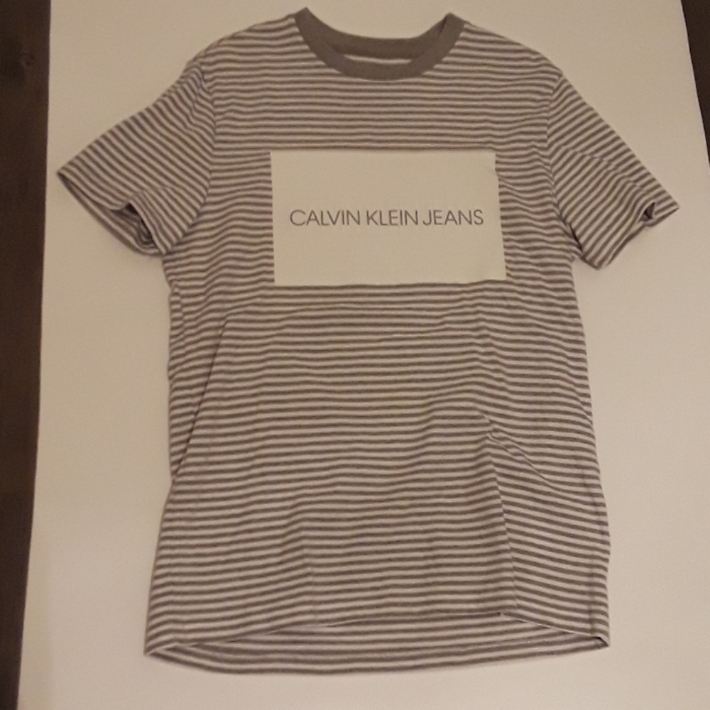 *LIKE NEW* Calvin Klein shirt